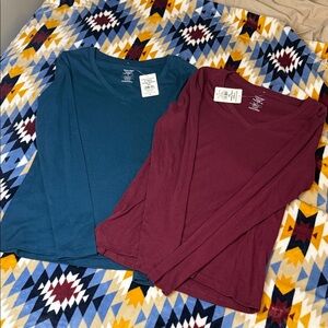 Bundle of 2 Member's Mark Teal and Maroon V-Neck Long Sleeve Tee Smalls